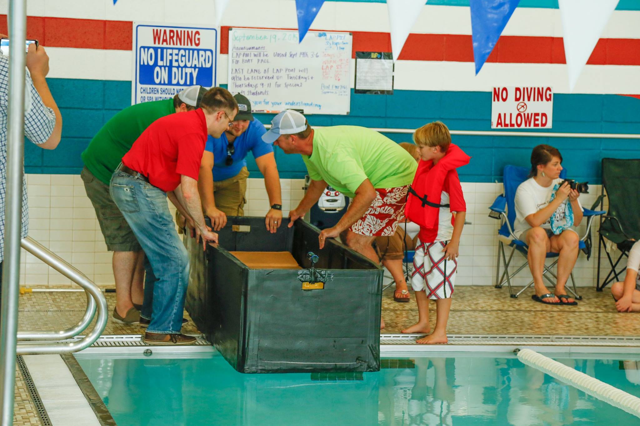 Cardboard Boat Regatta 2015 Photo 32