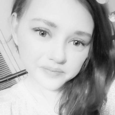 Chelsea Hobbs Profile Picture